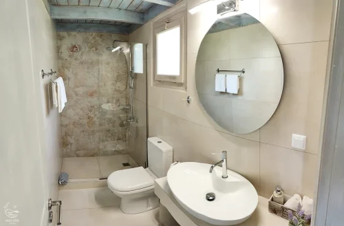Muses-Villas-Finikounda-Polymnia-Bathroom